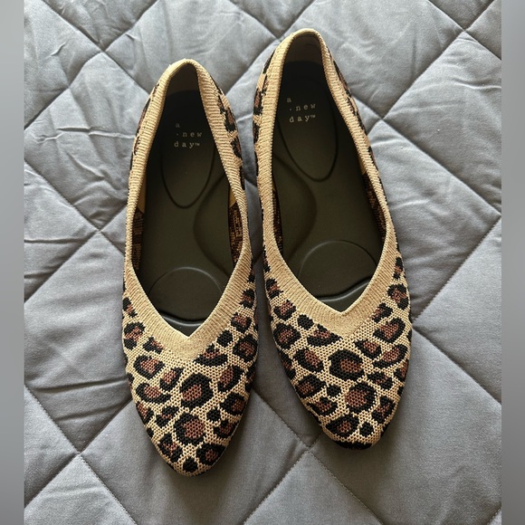 a new day Shoes - a new day Leopard-Print Pointed Knit Flats in Tan and Black